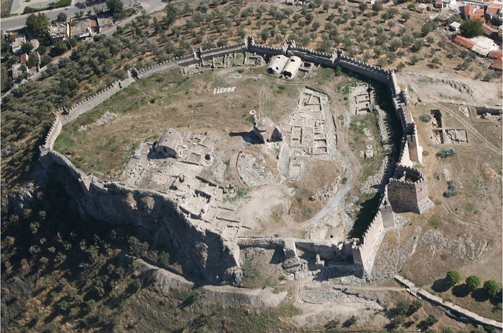 izmir ayasuluk örenyeri selçuklu osmanlı dönemi kale sur duvarları bey köşkü hamam sarnıç st jean bazilikası liman kent