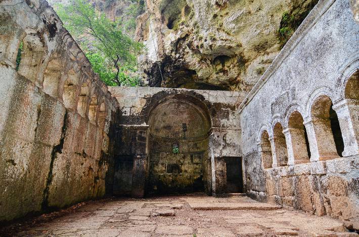 Mersin Cennet Cehennem Örenyeri cehennem obrusğu yunan mitolojisi zeus alev ksan yüz başlı ejderha typhon arkeoloji 