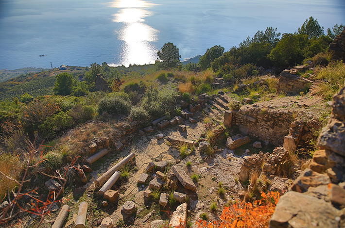 ALANYA SYEDRA ANTİK KENTİ örenyeri likya bölgesi meclis binası bouleuterion roma tekniği tiyatro