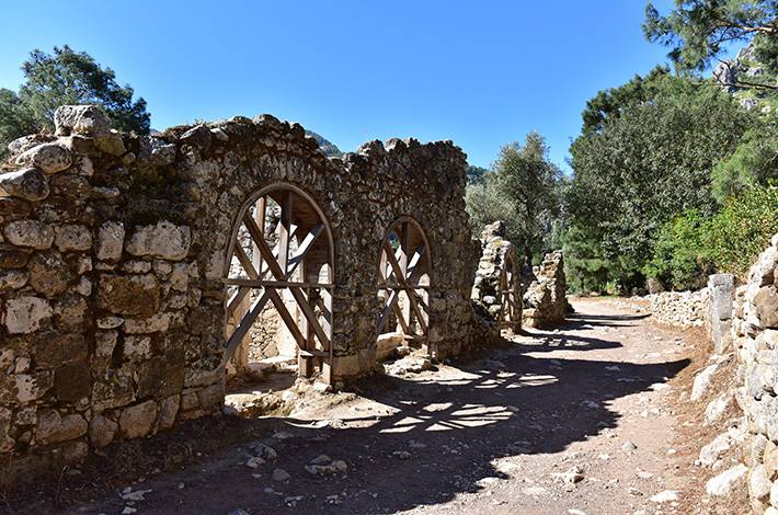 Antalya Olympos Örenyeri Likya Birliği Akdeniz Helenistik Dönem'de kurulan kent Olympos ateşi Servilius İsaurieus Likya Yolu Olympos Antik Kenti