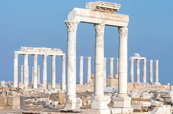 Denizli Laodikeia Örenyeri Pamukkale Anadolu'nun en ünlü yedi kilisesinden biri II. Antiokhos Focas Dönemi Laodikeia Kilisesi Laodikeia ad Lykum