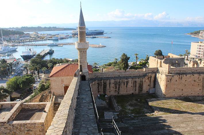 İzmir Çeşme Müzesi Deniz buluntusu amphora  üçbin yediyüz yıllık bir tarih büyük deprem kazılar arkeoolji sanat tarihi 
