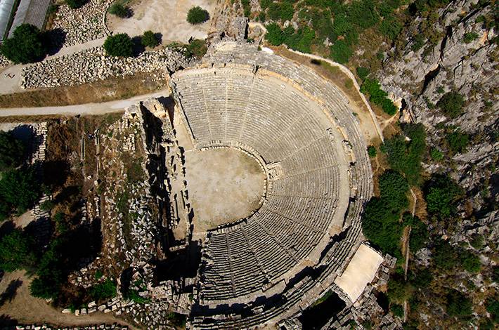 Antalya Myra Örenyeri Tanrıça  Metropolis  Andriake Limanı Myra’nın kabartmalı mezarlar Likya Uygarlığı Amfi Tiyatro 