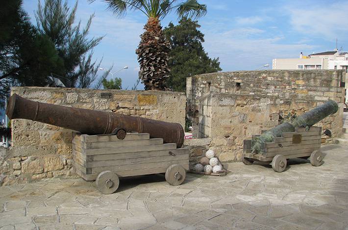 İzmir Çeşme Müzesi  ıldıra  erythrai antik kenti arkeoloji tunç çapı  yerleşim Türk rum ahalisi eski sokak 