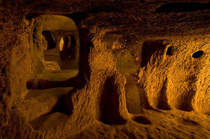 Nevşehir kaymaklı yeraltı şehri Hititler 8 katlı şehir M.Ö.3000 yıl sığınak 1500 yıllık şehir Kaymaklı kasabası geçitler