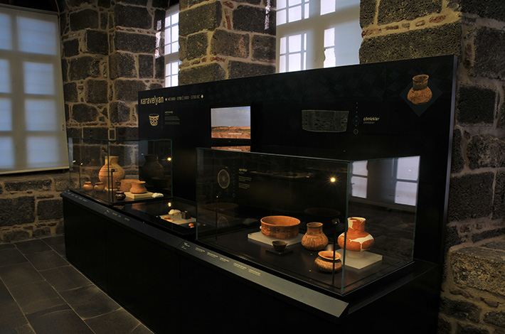 diyarbakır müzesi hallançemi kazıları çömlek prehistorik çağ Eski Tunç Hellenistik Roma Bizans Selçuklu Osmanlı devri 