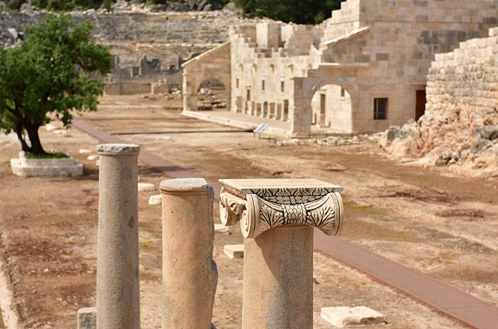 Antalya Patara Örenyeri Patara Plajı Likya Birliği'nin başkenti St. Nicholaos'un doğduğu yer  Noel Baba Patara Ana cadde 