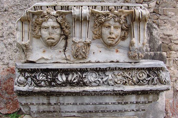 Antalya Side Müzesi antik kent Hellenistik dönem heykel kabartma sanatı yılan saçlı taş eden bakışlı Gorgon Perseus