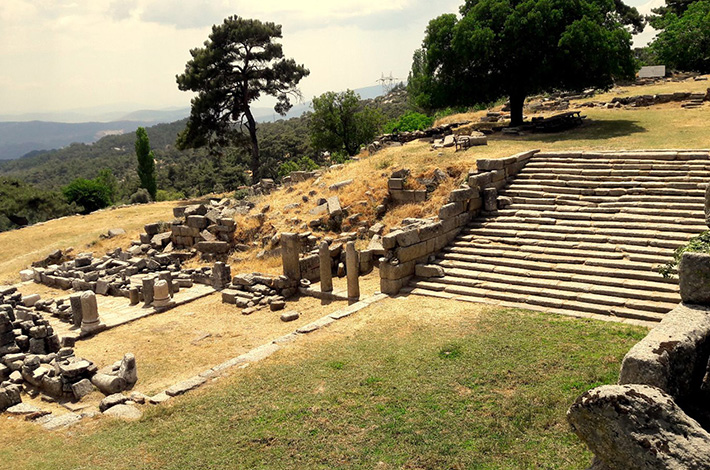 MUĞLA MİLAS LABRANDA ÖRENYERİ Çift Baltalı Tanrı” Zeus Labraundos kültü