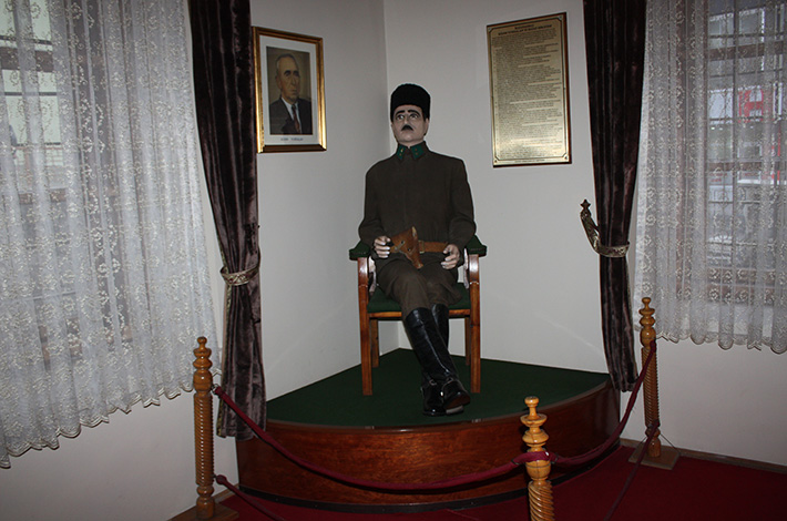 "erzurum türk islam eserleri etnografya müzesi Yakutiye Medresesi Selçuklu Dönemi orta asya geometrik motif minare "