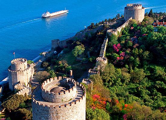 İstanbul Hisarlar Müzesi Rumeli Hisarı yedikulehisarı anadoluhisarı bünyesi fatih sultan mehmet 1452 istanbulun fethi boğaz kuzeyi birinci beyaz